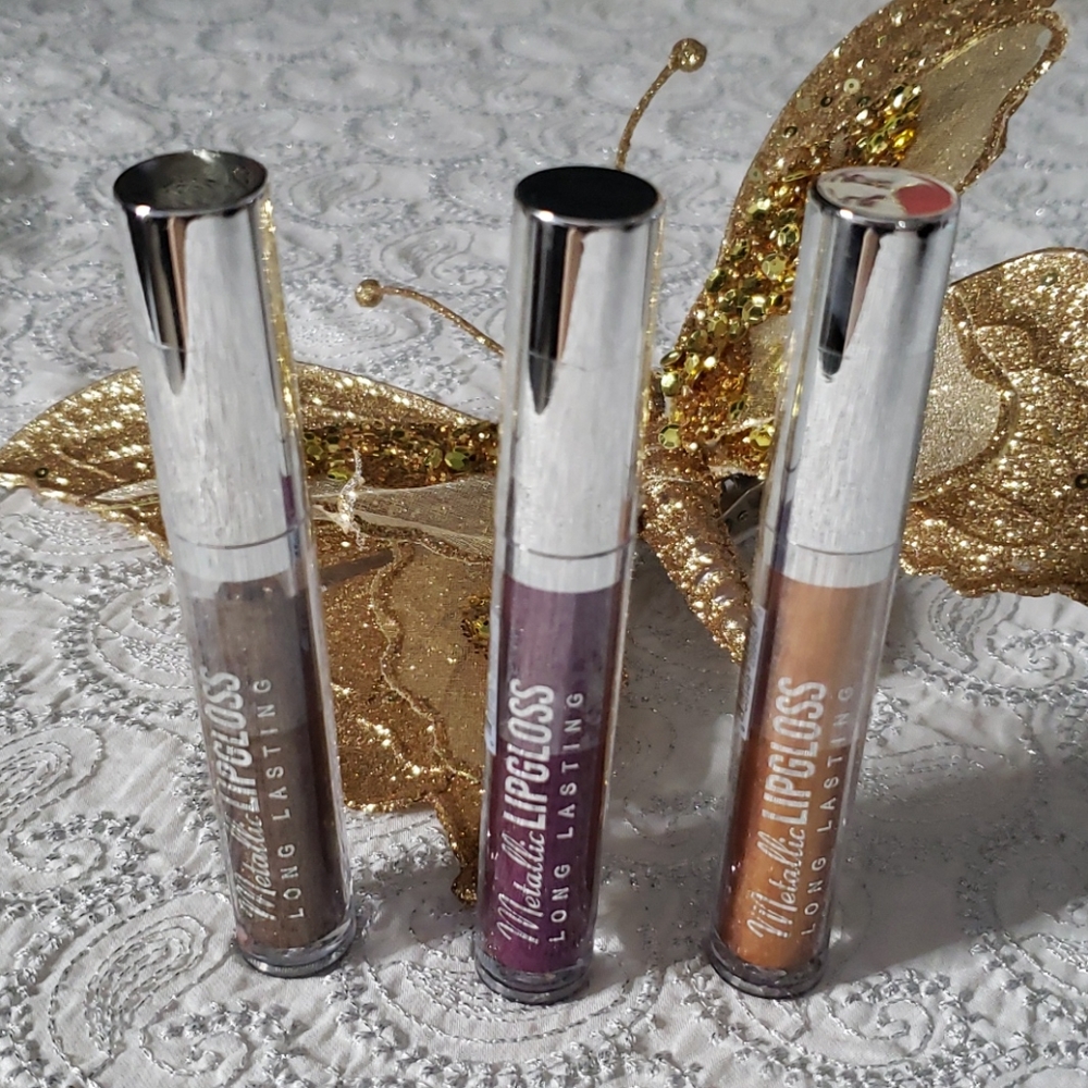 Metallic lip gloss long lasting